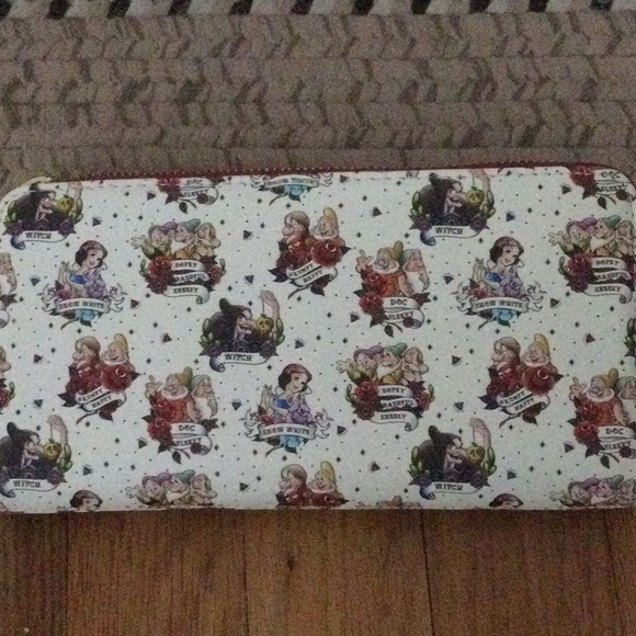 Loungefly Snow White wallet - Picture 6 of 10